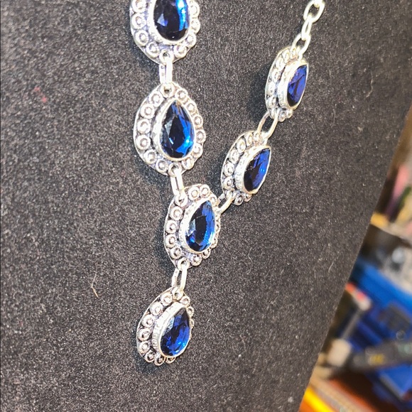 Blue sapphire Gemstone 925
Silver Handmade
Necklace Size 16” - Picture 9 of 9